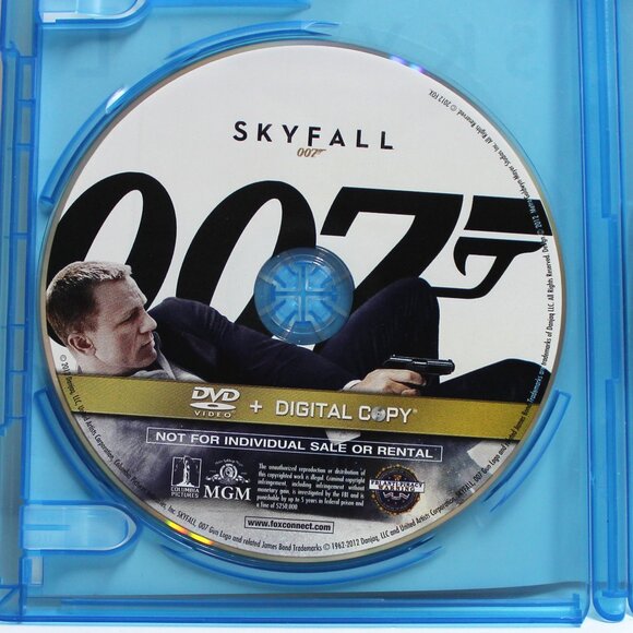 Skyfall 2 Disc Set - Disc 1) Blu-Ray Disc 2) DVD in Case With Outer Sleeve - Picture 3 of 6